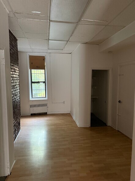 More Photos Of 445-447 W 50th St, New York Apartments For Lease