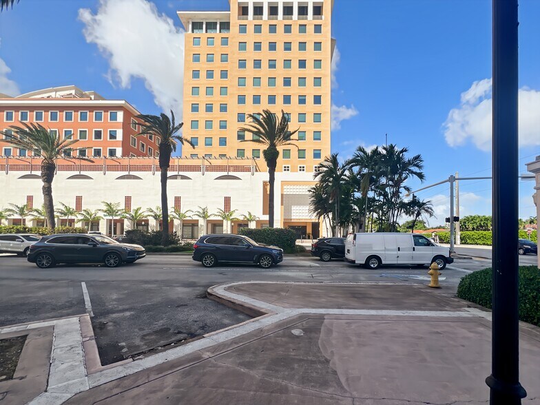 More Photos Of 1 Alhambra Plz, Coral Gables Coworking Space