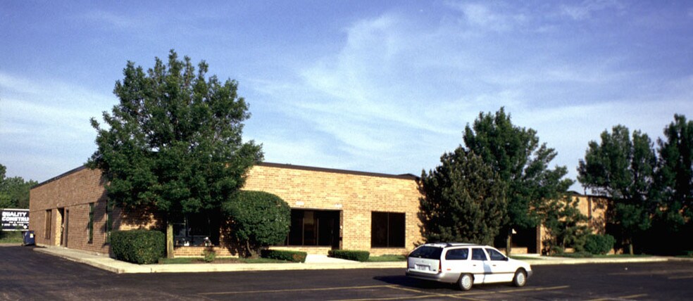 Primary Photo Of 641-683 Academy Dr, Northbrook Warehouse For Lease