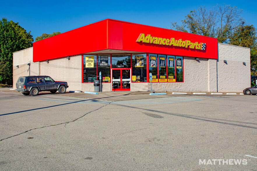 Primary Photo Of 100 Hughes Blvd, Mount Orab Freestanding For Sale