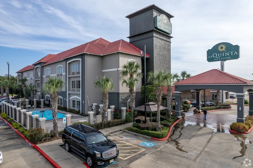 Primary Photo Of 5820 Walden Rd, Beaumont Hotel For Sale