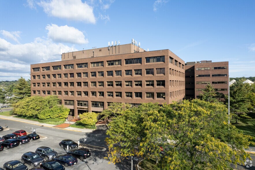 More Photos Of 1 University Plz, Hackensack Office For Lease