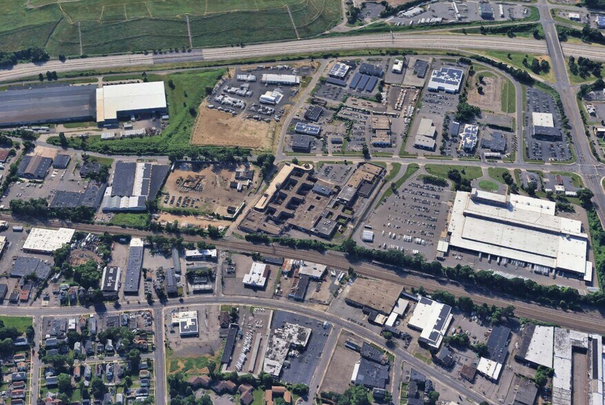 More Photos Of 3080 Main St, Hartford Showroom For Sale