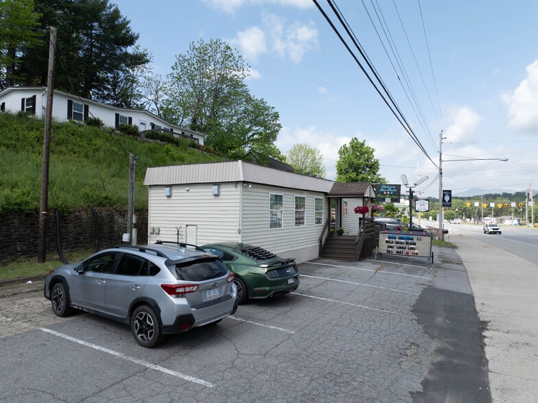 More Photos Of 8305 Carolina Blvd, Clyde Freestanding For Sale