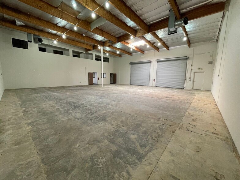 More Photos Of 1976 W Holt Ave, Pomona Warehouse For Lease
