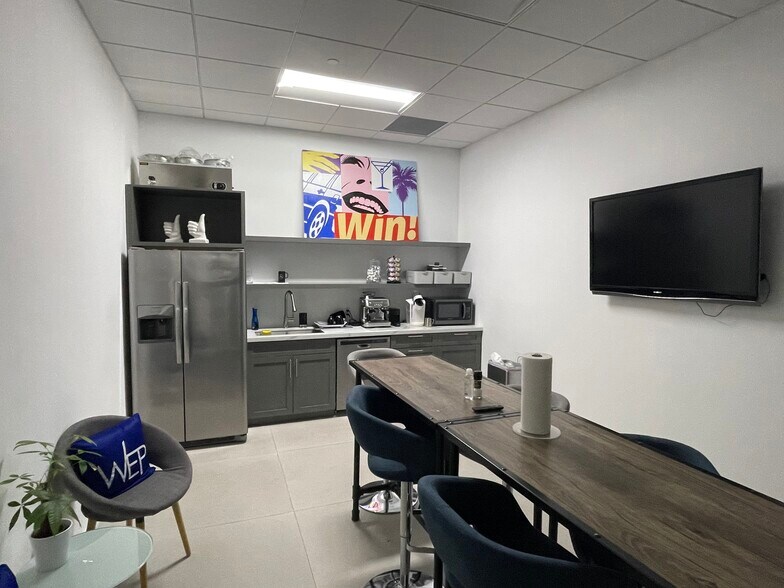 More Photos Of 4302 SW 73rd Ave, Miami Warehouse For Lease