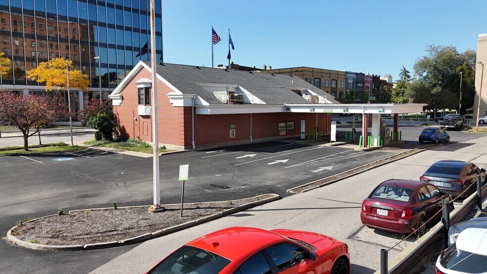 More Photos Of 800 Madison Ave, Toledo Bank For Sale