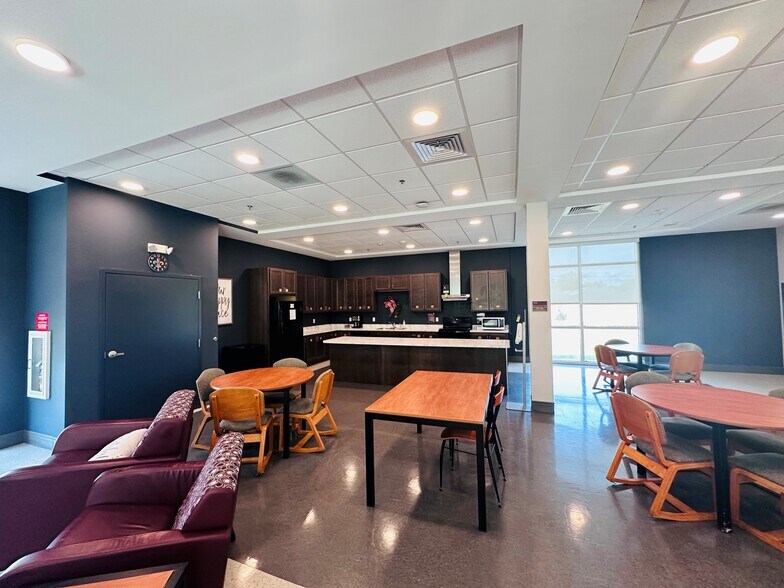 More Photos Of 4117 Woodland Dr, New Orleans Dormitory For Sale