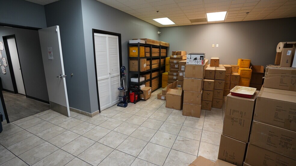 More Photos Of 731 Pilot Rd, Las Vegas Light Distribution For Lease
