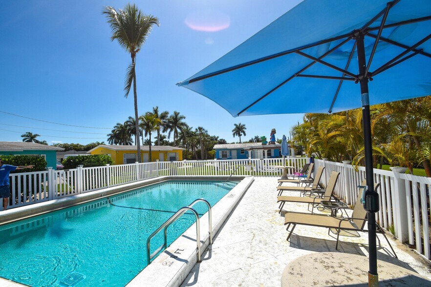 More Photos Of 14621 McGregor Blvd, Fort Myers Apartments For Sale