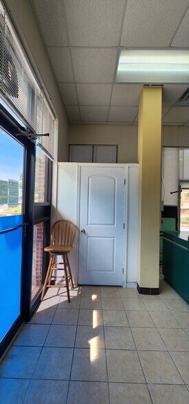 More Photos Of 7110 McGinnis Ferry Rd, Suwanee Service Station For Lease