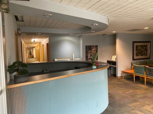 More Photos Of 7020-7022 W North Ave, Chicago Medical For Lease