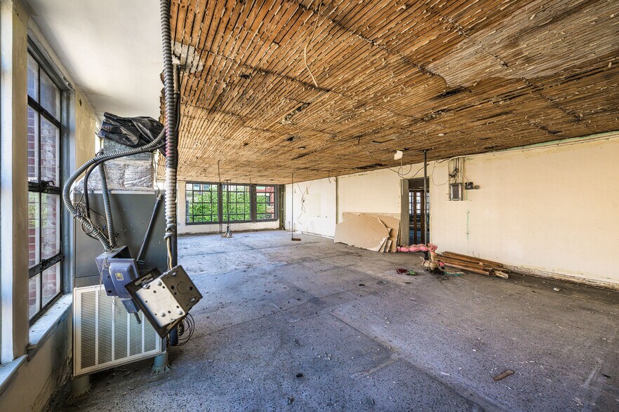 More Photos Of 244-252 Broad St, Kingsport Storefront Retail Office For Sale