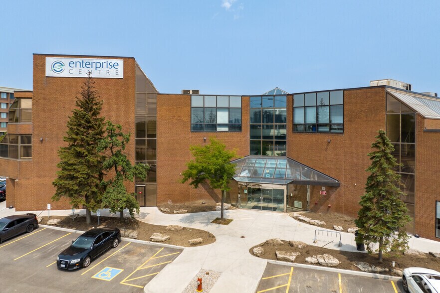 More Photos Of 1550 Enterprise Rd, Mississauga Office For Sale