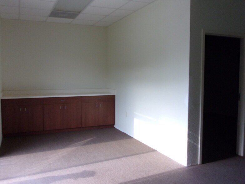 More Photos Of 305 Skyline Dr, Lady Lake Medical For Lease