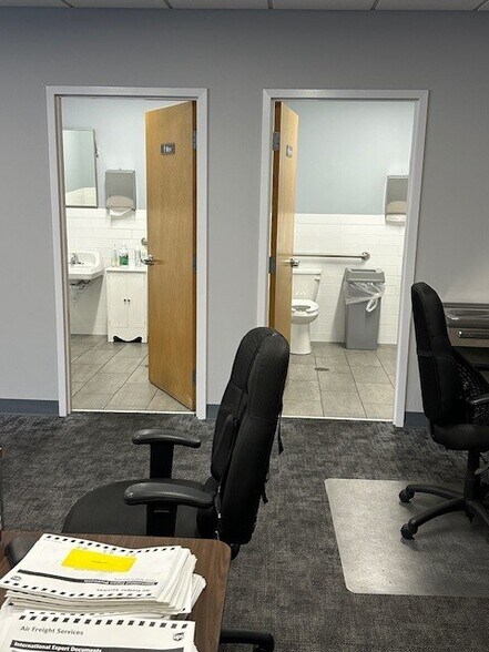More Photos Of 300 Sonwil Dr, Buffalo Distribution For Lease