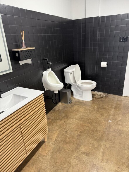 More Photos Of 7415 Grove Rd, Frederick Auto Repair For Lease