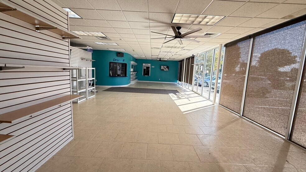More Photos Of 3350-3390 E Bay Dr, Largo Storefront For Lease