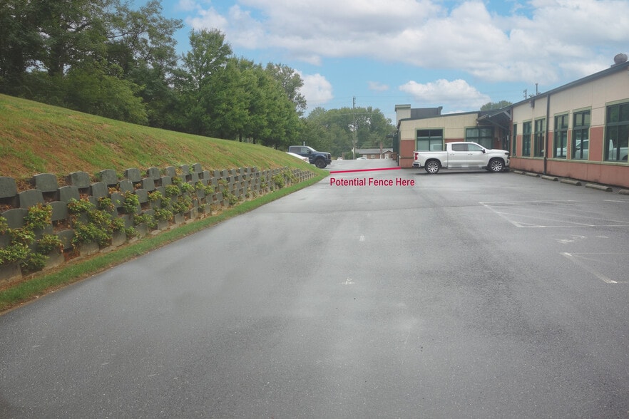 More Photos Of 2129 Pulaski Hwy, Havre De Grace Showroom For Lease