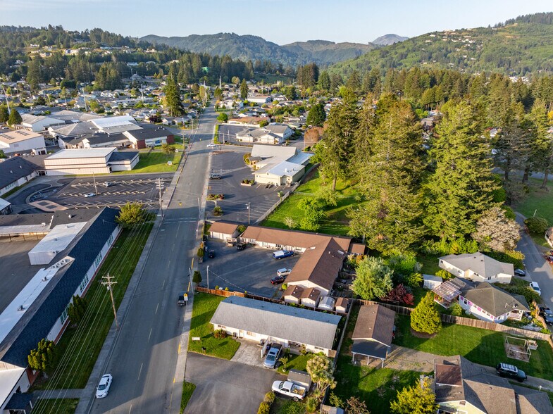 More Photos Of 542 Pacific Ave, Brookings Multifamily For Sale