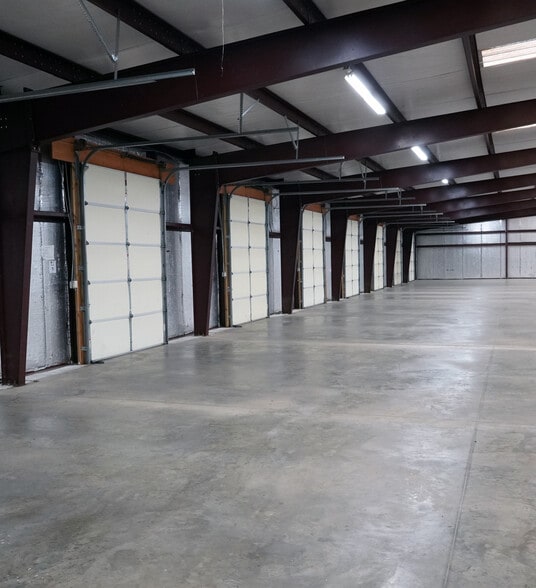 More Photos Of 150 Ayers Blvd, Belpre Light Distribution For Lease