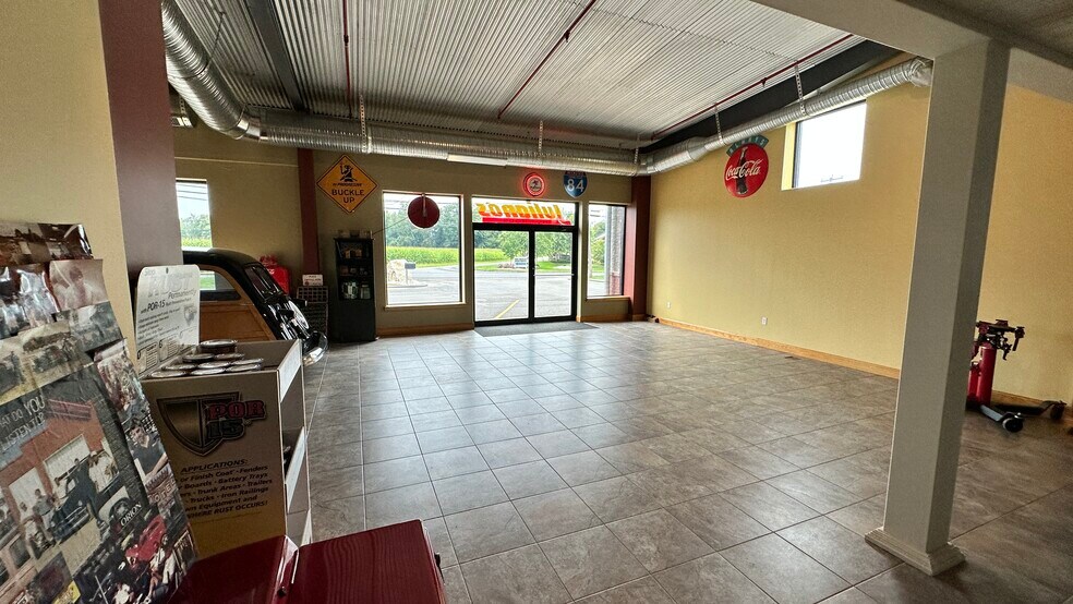 More Photos Of 100 Windermere Ave, Ellington Warehouse For Lease