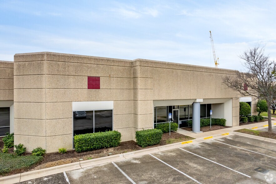 More Photos Of 9229 Waterford Centre Blvd, Austin Unknown For Lease