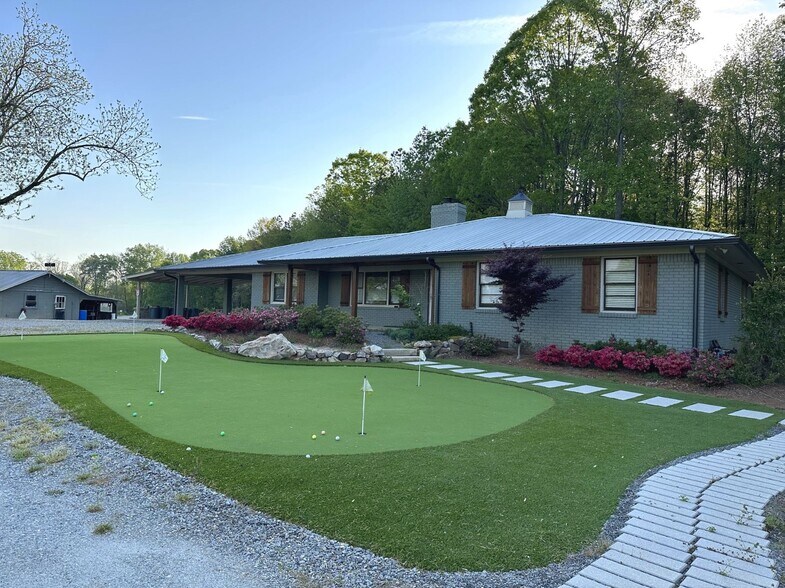 More Photos Of 5662 Cemetery Rd, Lula Land For Lease