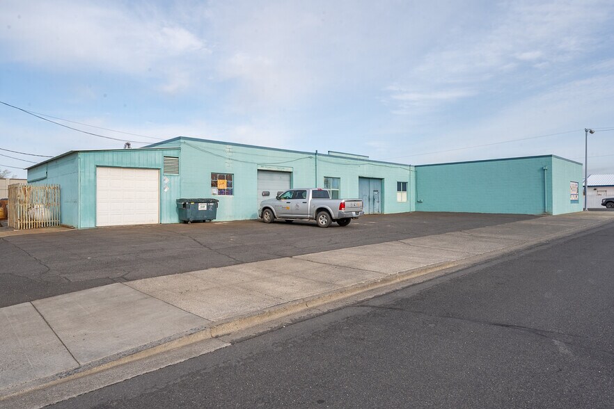 More Photos Of 612 W 3rd Ave, Moses Lake Industrial For Sale