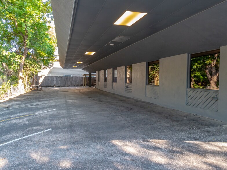 More Photos Of 4212 Medical Pky, Austin Medical For Lease