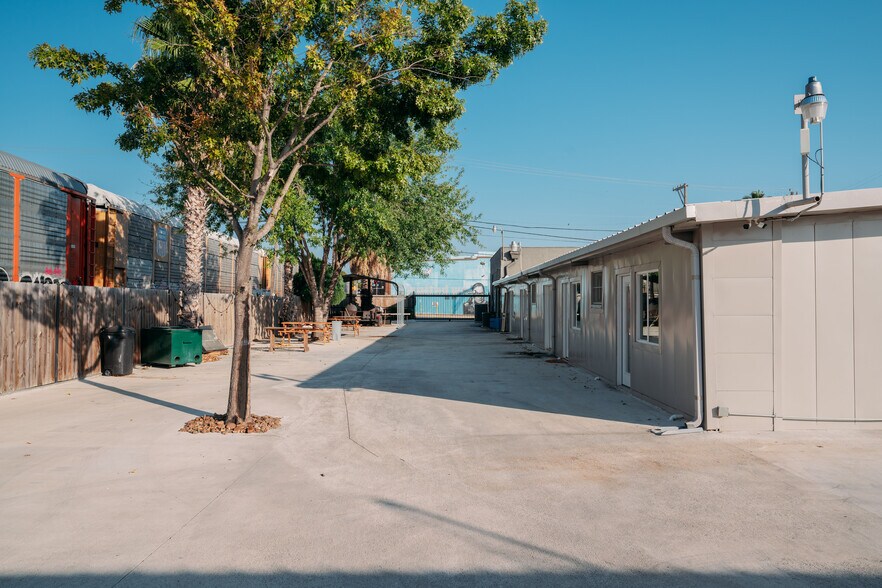 More Photos Of 1913 S Flores St, San Antonio Freestanding For Sale