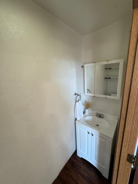 More Photos Of 47 W Main St, Mascoutah Office For Lease