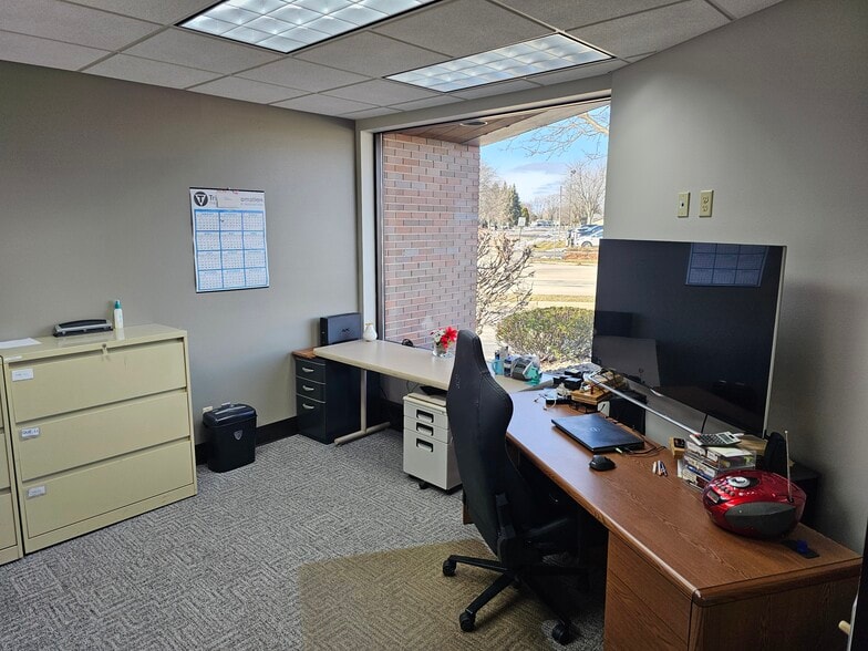 More Photos Of 1093 Appleton Rd, Menasha Office For Sale