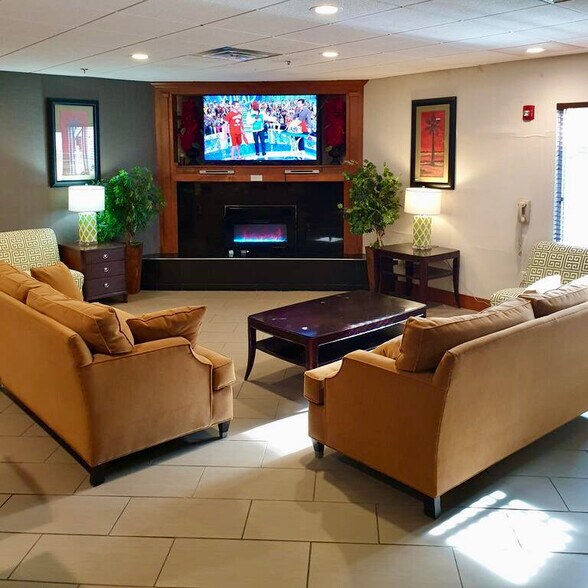 More Photos Of 1323 E King Ave, Kingsland Hotel For Sale