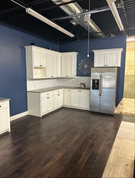 More Photos Of 1109 Dallas Dr, Denton General Retail For Lease
