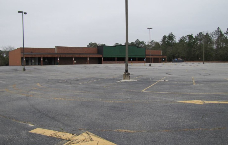 More Photos Of 502 Ashburn Rd, Sylvester General Retail For Lease
