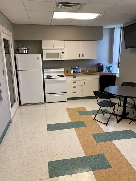 More Photos Of 11 Midtown Park E, Mobile Medical For Lease