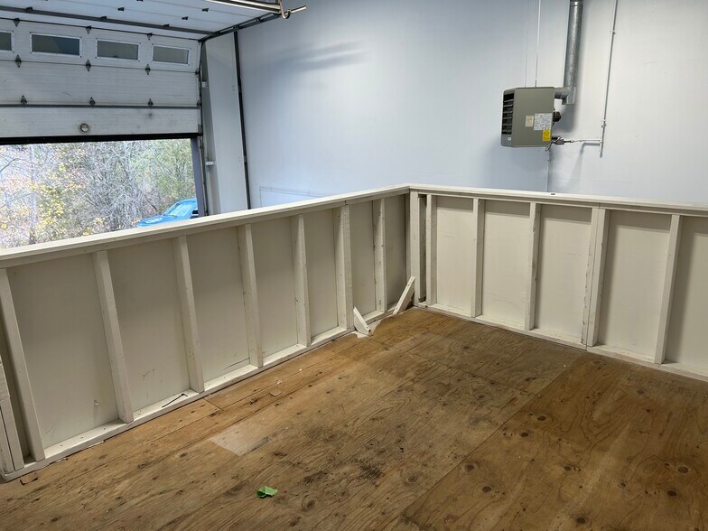 More Photos Of 27 Kondelin Rd, Gloucester Warehouse For Sale