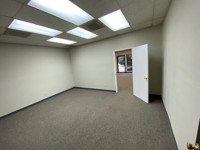 More Photos Of 31 Pamaron Way, Novato Office For Lease