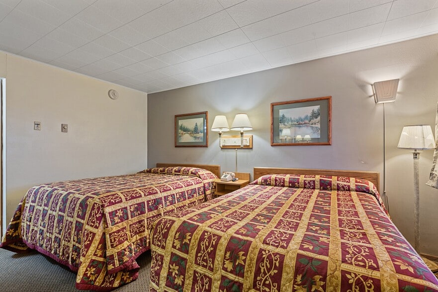 More Photos Of 1510 Adams Ave, La Grande Hotel For Sale