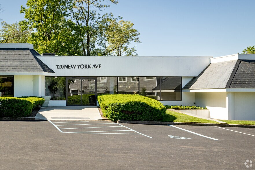 More Photos Of 120 New York Ave, Huntington Medical For Sale