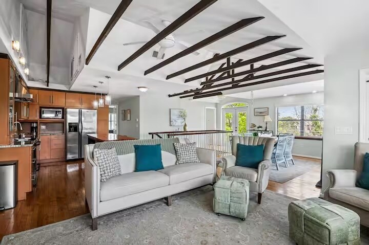 More Photos Of 3062 Beach Blvd S, Gulfport Freestanding For Sale