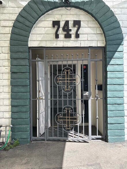 More Photos Of 747 Milford St, Glendale Warehouse For Lease
