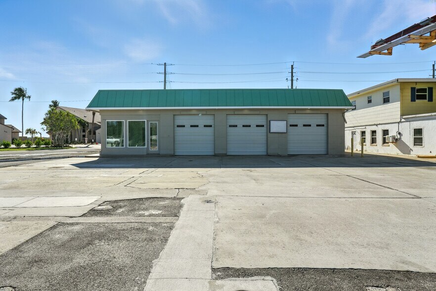 More Photos Of 19003 San Carlos Blvd, Fort Myers Service Station For Sale