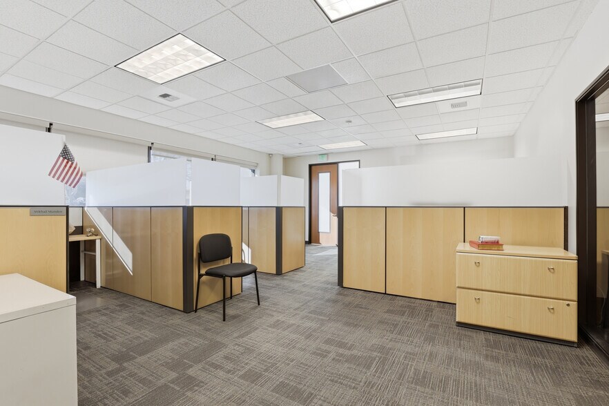 More Photos Of 3911 Castlevale Rd, Yakima Office For Lease