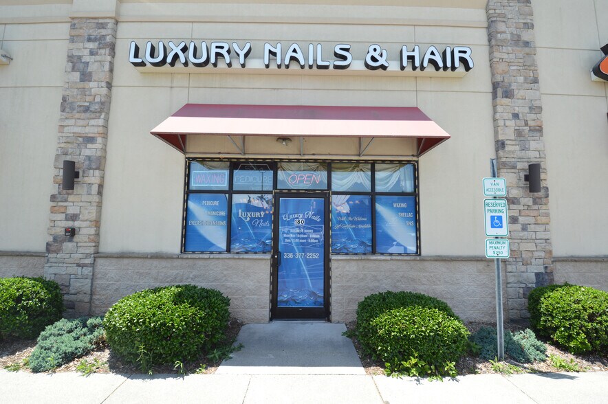 More Photos Of 150-190 Hanes Mill Ct, Winston-Salem Storefront For Sale