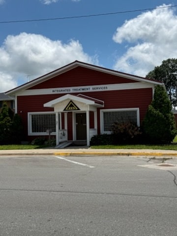 Primary Photo Of 203 W 2nd St S, Newton Office For Sale