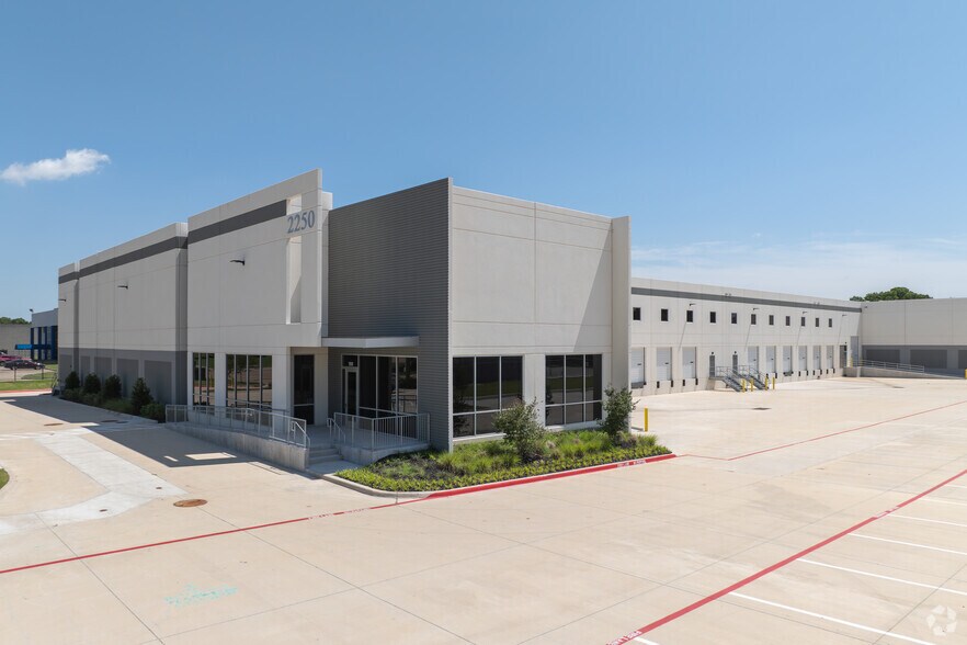 More Photos Of 2250 114th St, Grand Prairie Distribution For Sale