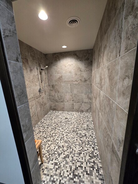 More Photos Of 228 Washington Ave, Bay City Freestanding For Sale