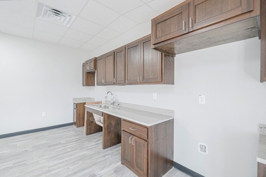 More Photos Of 5261 W Murphy St, Odessa Industrial For Lease